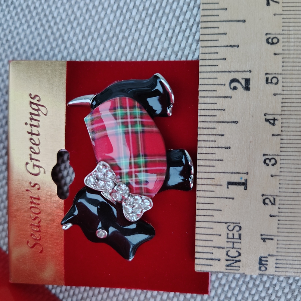 Plaid Scottie Dog Brooch with Rhinestone Bow - Picture 2 of 5